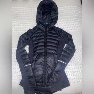 Lululemon running down for it all coat.